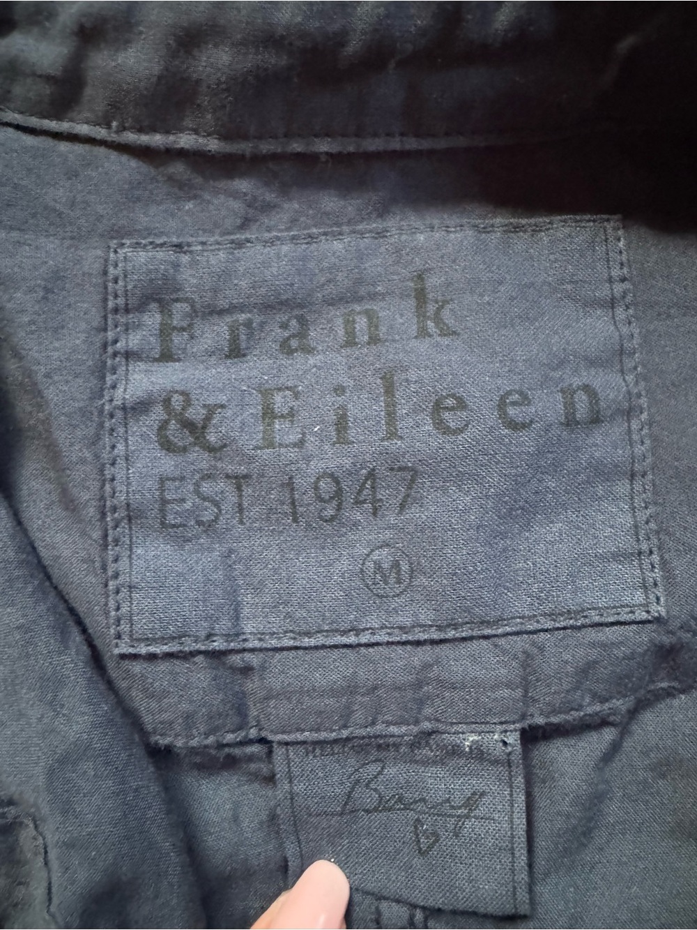 Frank & Eileen Featherweight Cotton Barry Shirt in Navy Medium - Picture 4 of 6